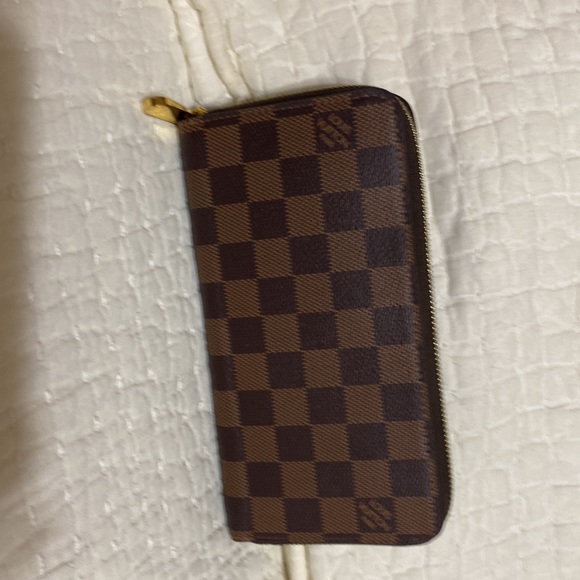 Louis Vuitton Zip Wallet - Picture 2 of 4